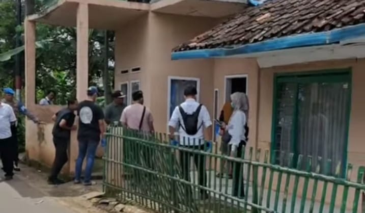 TIM DENSUS 88 GELEDAH RUMAH WARGA DI TASIKMALAYA