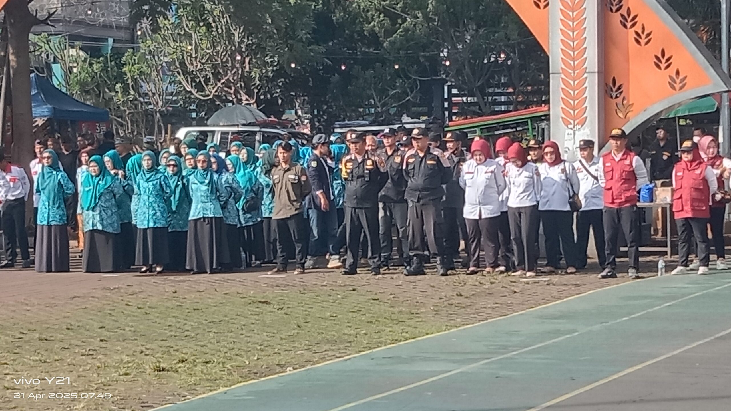 Pokdar Kamtibmas Ikut Serta dalam Upacara Peringatan Hari Jadi Kabupaten Bandung ke-384 dan Hari lahir RA Kartini ke 146
