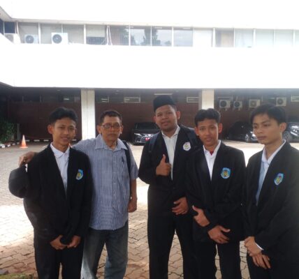 Dosen Risto dan calon Sarjana
