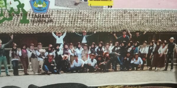 PELEPASAN LULUSAN SLTA, PENUH KEHARUAN DI TASIK