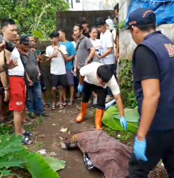 MAYAT MENGAMBANG TELUNGKUP DI SUNGAI TASIK