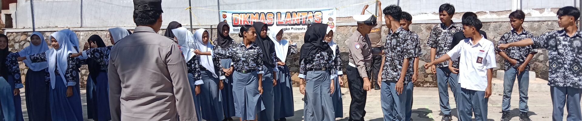 SMA KP Cicalengka Kerja Sama Dengan Unit Lantas Polsek Cicalengka Gelar DIKMAS LANTAS Guna Meminimalisir Pelanggaran Berlalu Lintas