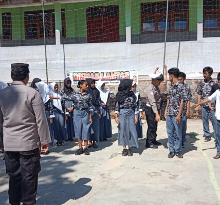 SMA KP Cicalengka Kerja Sama Dengan Unit Lantas Polsek Cicalengka Gelar DIKMAS LANTAS Guna Meminimalisir Pelanggaran Berlalu Lintas
