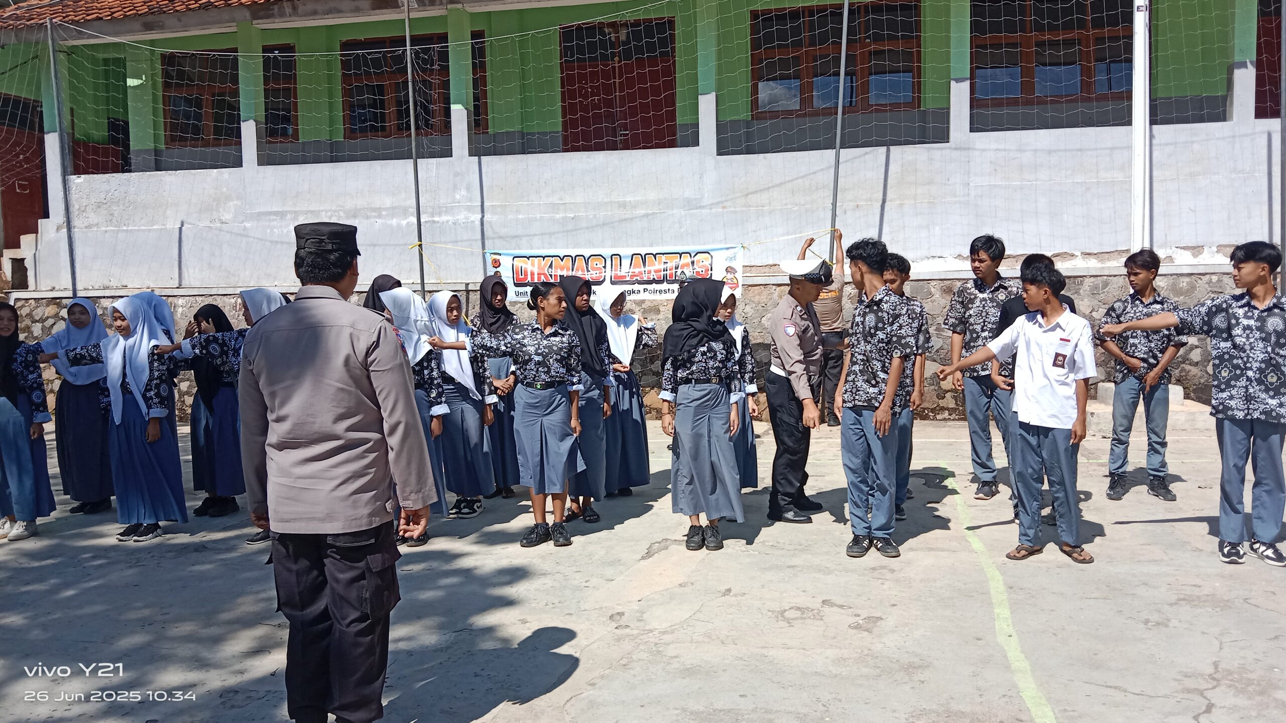 SMA KP Cicalengka Kerja Sama Dengan Unit Lantas Polsek Cicalengka Gelar DIKMAS LANTAS Guna Meminimalisir Pelanggaran Berlalu Lintas