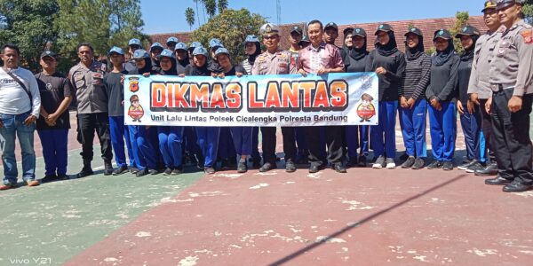 SMAN 1 Cicalengka Bekerja Sama dengan Polsek Cicalengka Gelar Dikmas Lantas untuk Siswa