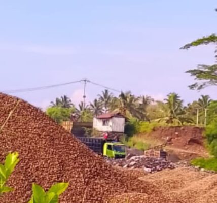 DI DUGA CV PADMAS MENYEROBOT TANAH WARGA