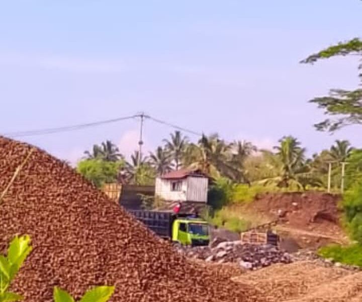 DI DUGA CV PADMAS MENYEROBOT TANAH WARGA