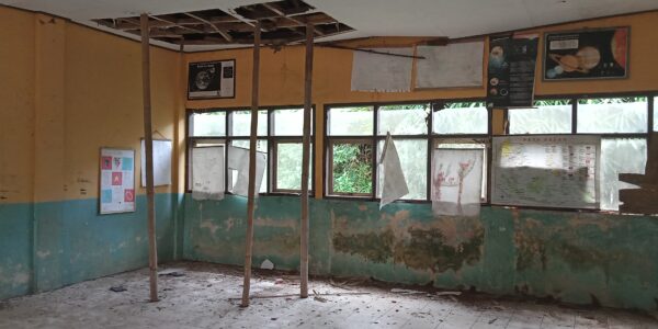 GEDUNG SD MEMPRIHATINKAN DI TASIK