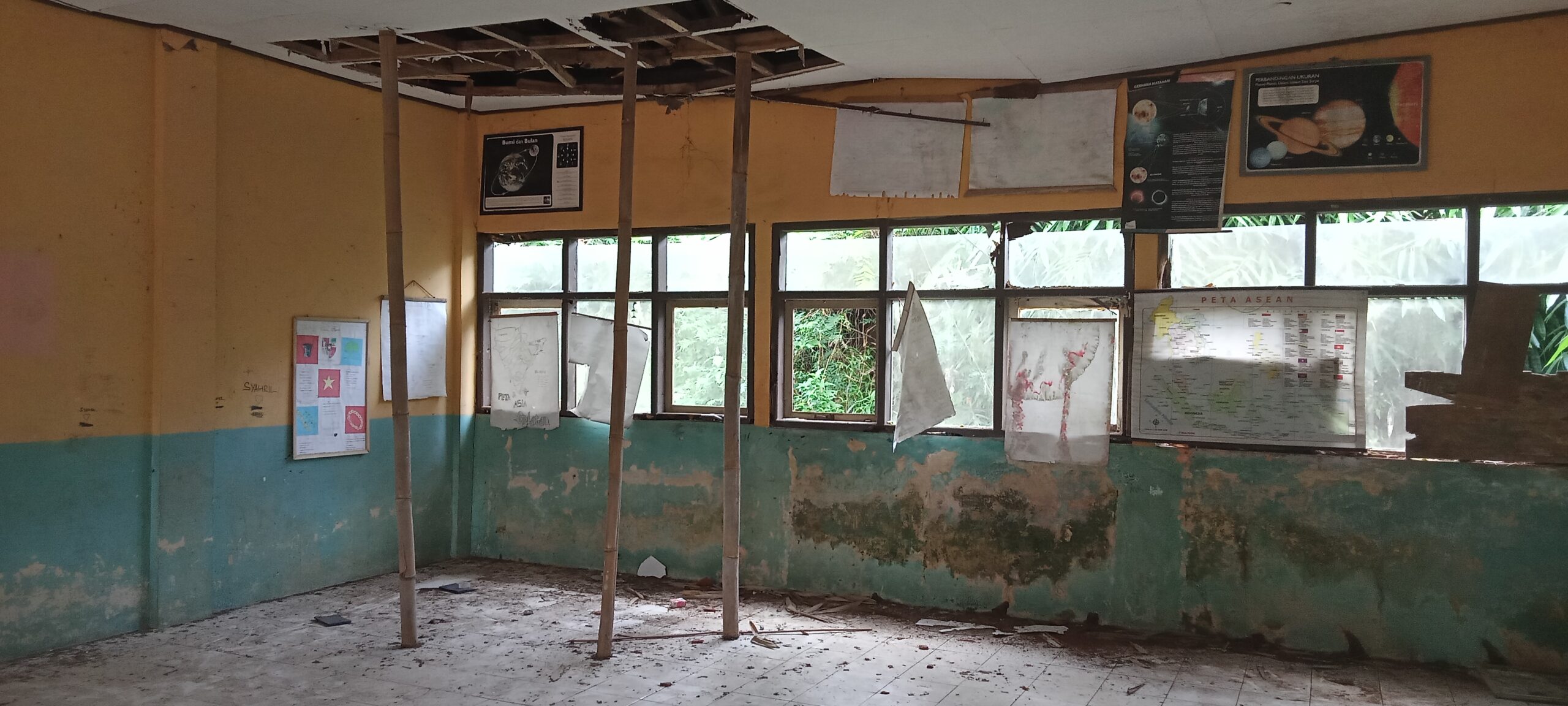 GEDUNG SD MEMPRIHATINKAN DI TASIK