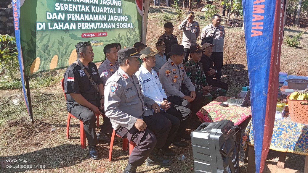 Pokdar Kamtibmas Sektor Cicalengka Hadiri Kegiatan Penanaman Jagung Serentak, Dukung Program KAPOLRI Dalam Ketahanan Pangan