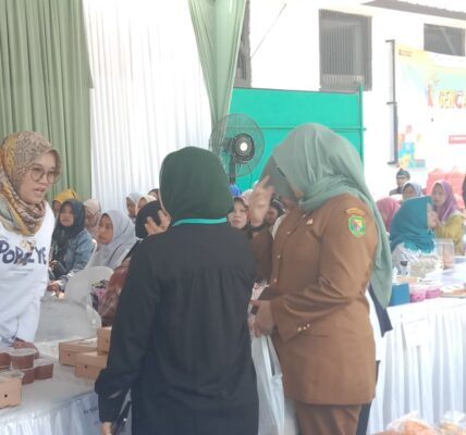 Kasi Pemberdayaan Tinjau Stand UMKM Dalam Acara Seminar “Bersama Pegadaian, UMKM Kuat Hebat Dan Bermanfaat