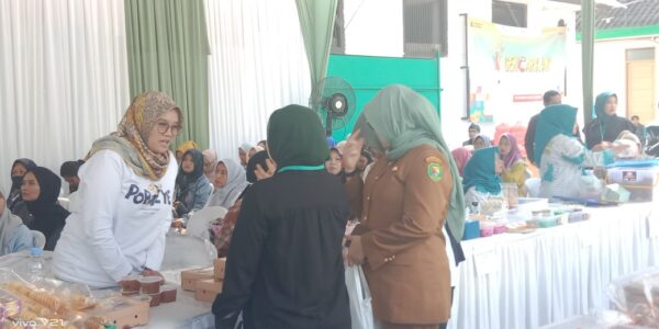 Kasi Pemberdayaan Tinjau Stand UMKM Dalam Acara Seminar “Bersama Pegadaian, UMKM Kuat Hebat Dan Bermanfaat