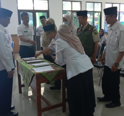 Camat Cicalengka Gelar Sertijab dan Perkenalan Pegawai Baru Kecamatan