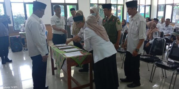 Camat Cicalengka Gelar Sertijab dan Perkenalan Pegawai Baru Kecamatan