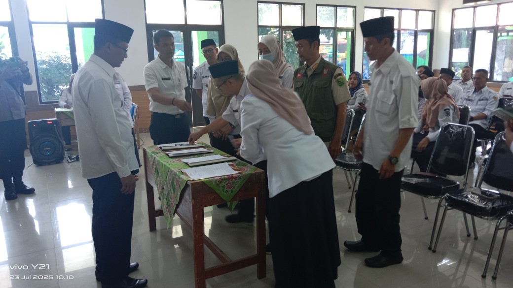 Camat Cicalengka Gelar Sertijab dan Perkenalan Pegawai Baru Kecamatan