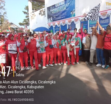 Pokdar Kamtibmas Sektor Cicalengka Ikut Serta dalam Pengamanan Jalur Jalan Santai Gebyar Kemerdekaan di Kecamatan Cicalengka