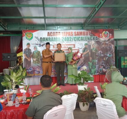 Lepas Sambut Danramil 2402/Cicalengka, Kapten Inf Purwanto Serahkan Tongkat Komando kepada Kapten Inf Sumarna Chaerul