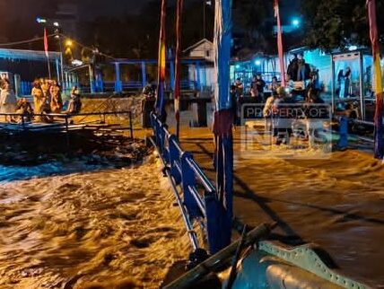 BANJIR BANDANG MELANDA KAMPUNG DI TASIK