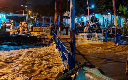 BANJIR BANDANG MELANDA KAMPUNG DI TASIK