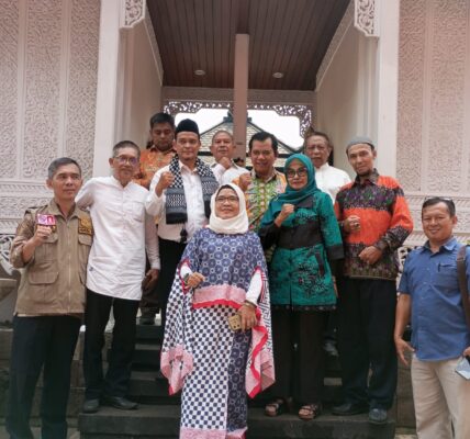 Ziarah ke Makam Bung Hatta: Menggelorakan Keteladanan Sang Proklamator kepada Generasi Muda