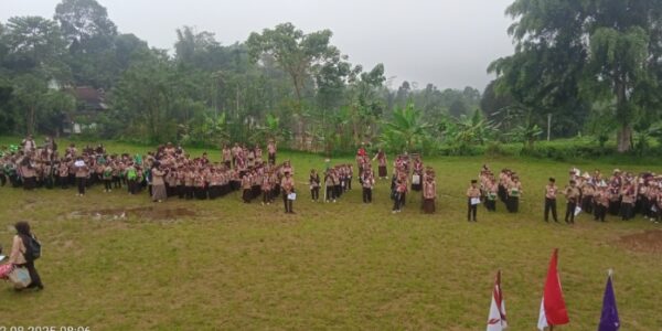 Pelajar Sekolah Dasar Pesta Siaga di Taraju