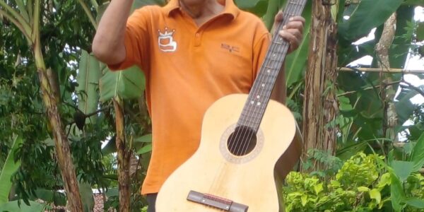 Komunitas Koes Plus Mania TAMPILKAN LAGU LEGENDARIS DI HUT-VIII