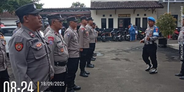 Polsek Cicalengka Laksanakan Apel Pagi  Provos  Gelar Pemeriksaan Kerapihan dan Kedisplinan Anggota