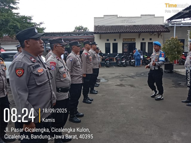 Polsek Cicalengka Laksanakan Apel Pagi  Provos  Gelar Pemeriksaan Kerapihan dan Kedisplinan Anggota