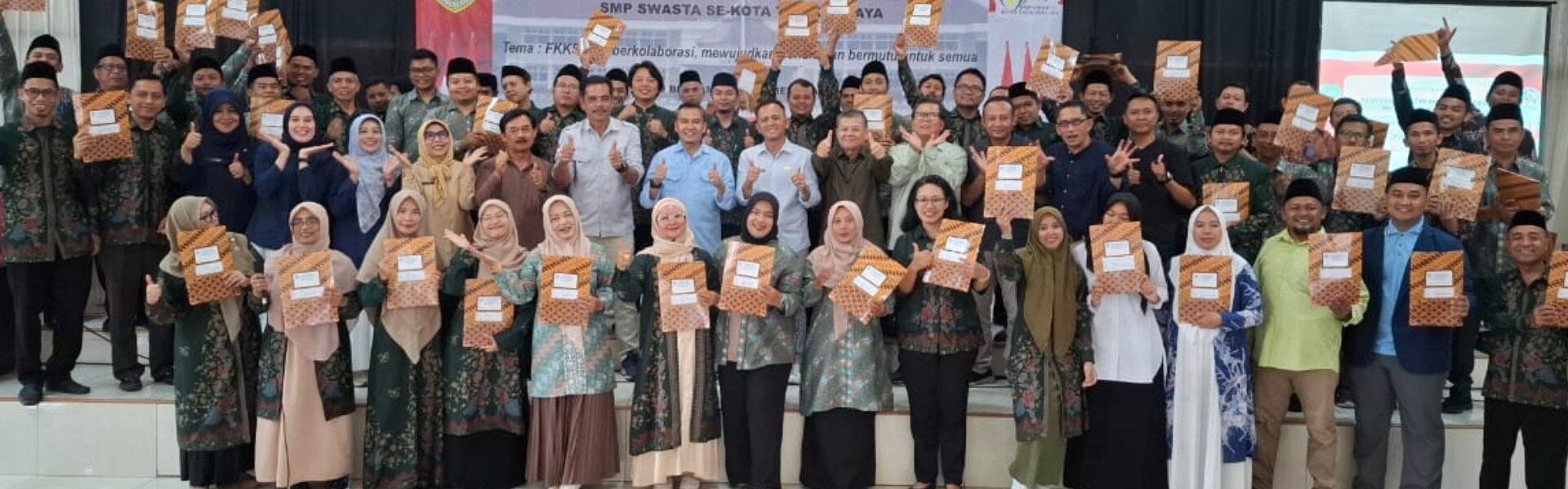 Penyerahan Surat Izin Memimpin Kepala SMP Swasta Kota Tasikmalaya, FKKS Minta per tiga tahun