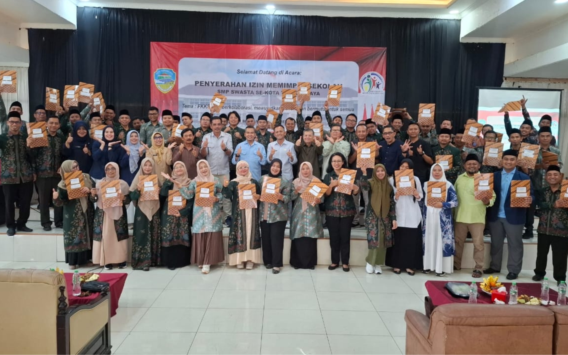 Penyerahan Surat Izin Memimpin Kepala SMP Swasta Kota Tasikmalaya, FKKS Minta per tiga tahun