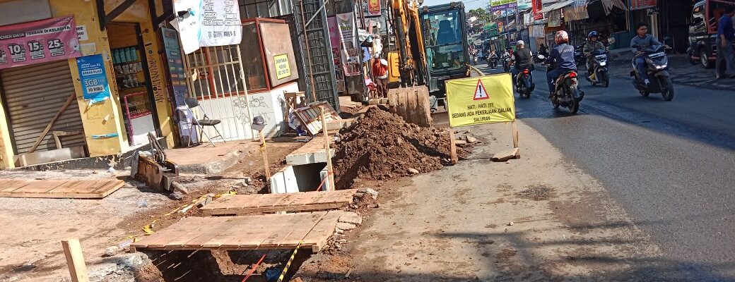 Cicalengka Berbenah, Saluran Mampet Dibenahi Demi Kenyamanan Warga Cicalengka Berbenah, Saluran Mampet Dibenahi Demi Kenyamanan Warga