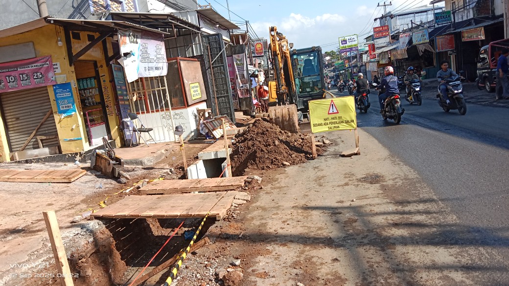 Cicalengka Berbenah, Saluran Mampet Dibenahi Demi Kenyamanan Warga