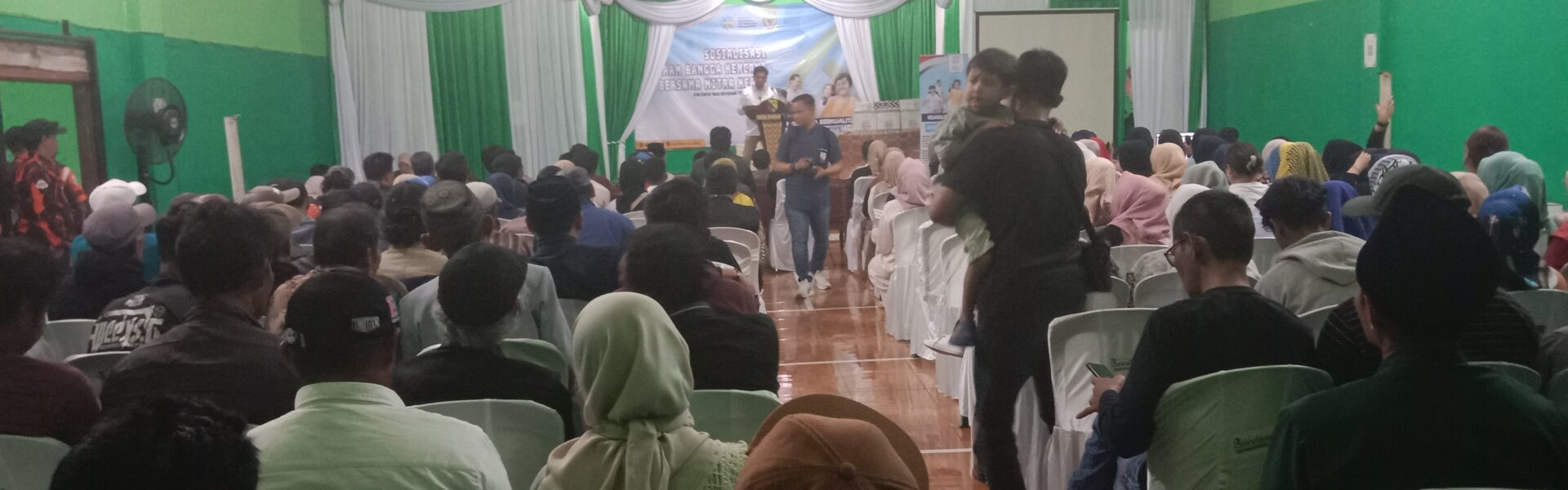 Asep  Romi Romaya Sosialisasikan  Fasilitas Teknis Program Bangga Kencana Bersama BKKBN, Di Desa Margaasih