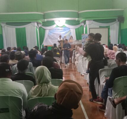 Asep  Romi Romaya Sosialisasikan  Fasilitas Teknis Program Bangga Kencana Bersama BKKBN, Di Desa Margaasih