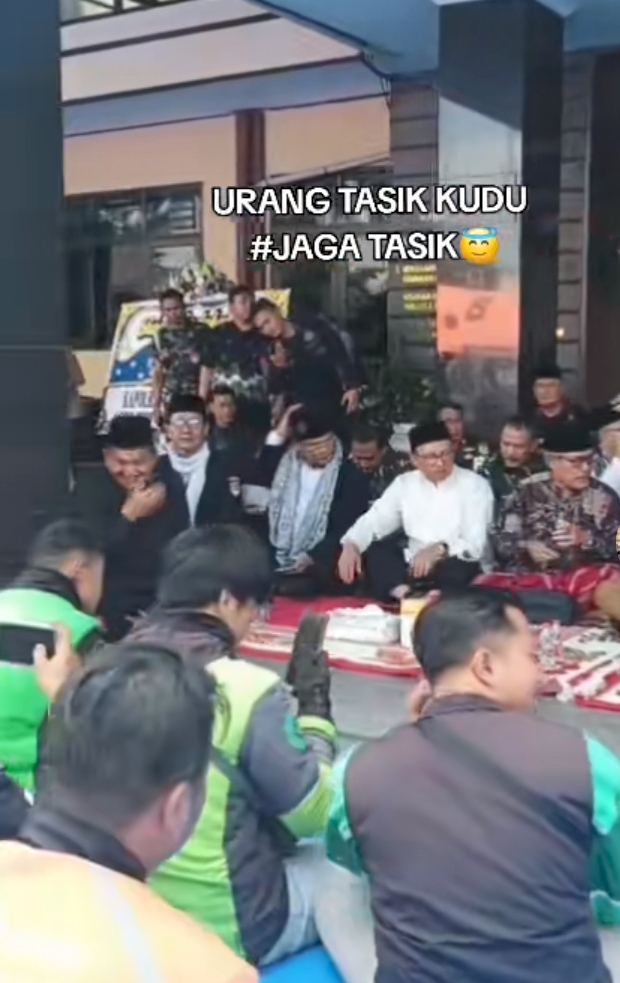 Demonstrasi  damai dan indah di Tasikmalaya