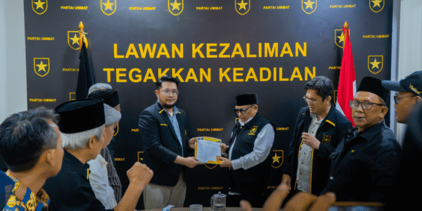 DPW Partai Ummat DKI Jakarta Terima SK Definitif, Siap Kibarkan Panji Perjuangan Menuju 2029 DPW Partai Ummat DKI Jakarta Terima SK Definitif, Siap Kibarkan Panji Perjuangan Menuju 2029