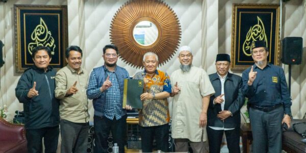 Ketum dan Sekjen DPP Partai Ummat Bersilaturahim ke Prof. Din Syamsudin, Bahas Penguatan Jati Diri Partai Islam Ketum dan Sekjen DPP Partai Ummat Bersilaturahim ke Prof. Din Syamsudin, Bahas Penguatan Jati Diri Partai Islam