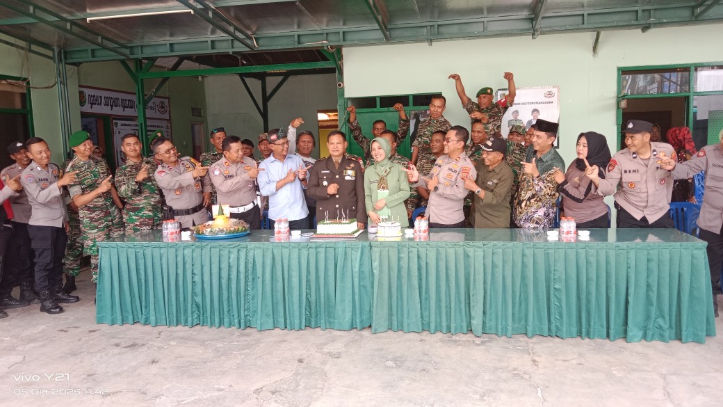 HUT TNI ke-80, Polsek Cicalengka Kirim Kue Ulang Tahun sebagai Wujud Sinergitas TNI-Polri