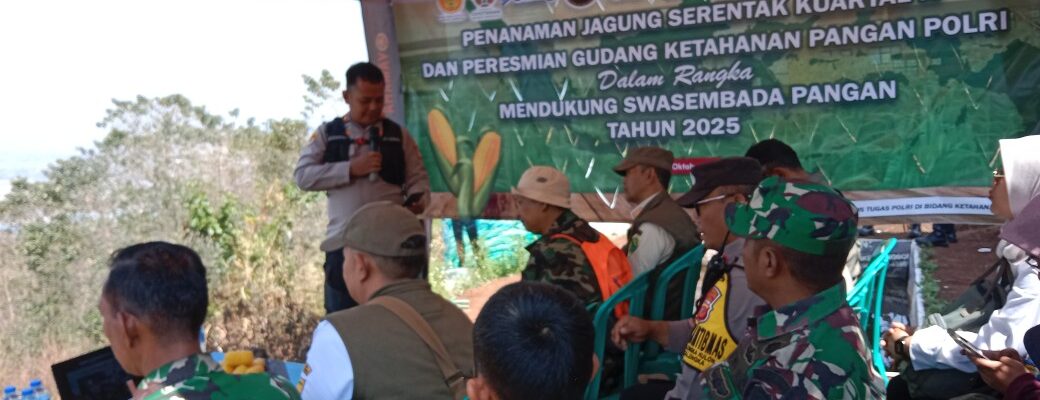 Polsek Cicalengka  Laksanakan Penanaman Jagung  Serentak Di Desa Dampit Pada Kuartal IV Mendukung Swadaya Pangan Tahun 2025
