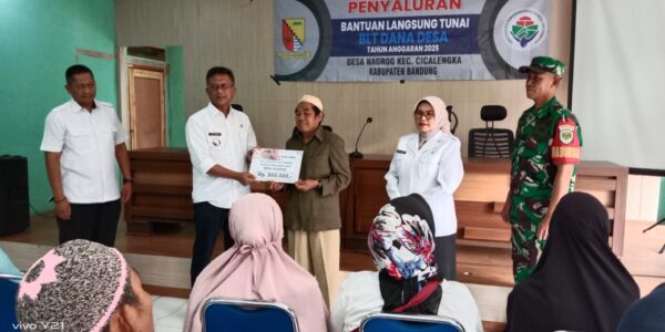 Pemdes Desa Nagrog Salurkan BLT Dana Desa Tahap Tiga kepada 20 KPM Lansia dan Jompo