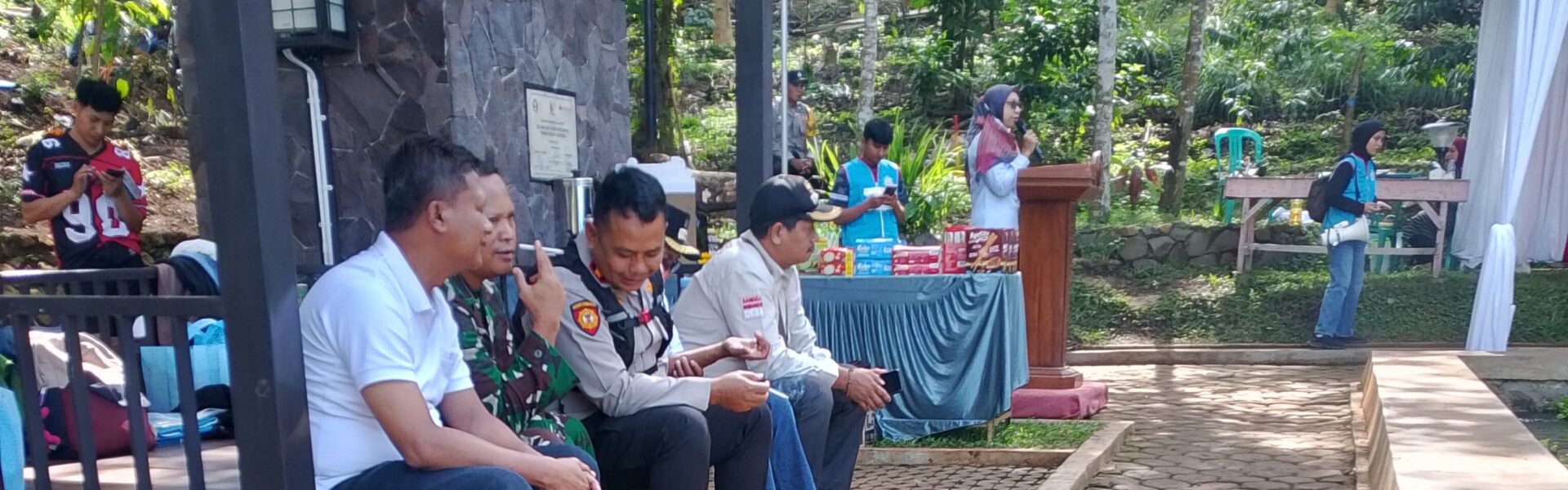 Forkopimcam Bersama PT Mayora Tbk Tanam Seribu Pohon untuk Pelestarian Mata Air Forkopimcam Bersama PT Mayora Tbk Tanam Seribu Pohon untuk Pelestarian Mata Air