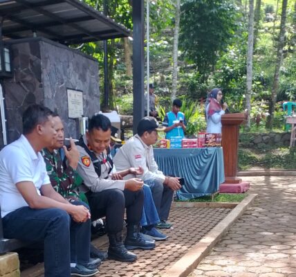 Forkopimcam Bersama PT Mayora Tbk Tanam Seribu Pohon untuk Pelestarian Mata Air