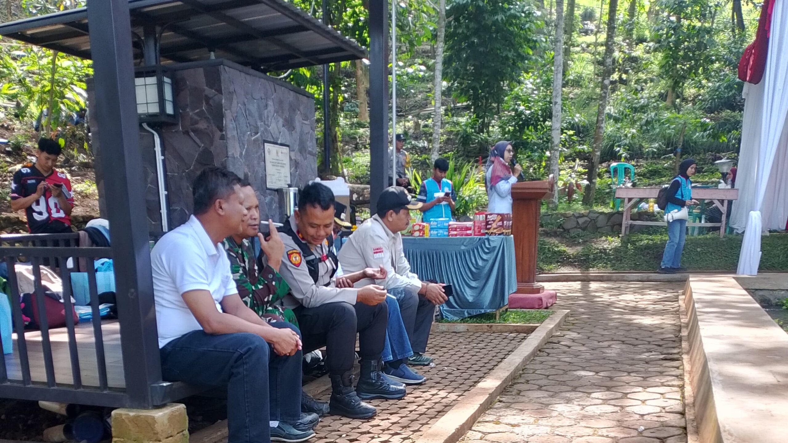 Forkopimcam Bersama PT Mayora Tbk Tanam Seribu Pohon untuk Pelestarian Mata Air