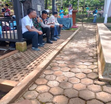 Forkopimcam Bersama PT Mayora Tbk Tanam Seribu Pohon untuk Pelestarian Mata Air