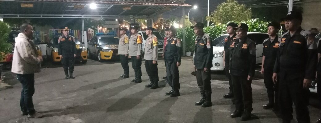 Pokdar Kamtibmas Ikut Apel KRYD Bersama Polsek Cicalengka pada Malam Minggu Menjelang Akhir Pekan