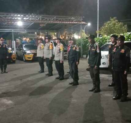 Pokdar Kamtibmas Ikut Apel KRYD Bersama Polsek Cicalengka pada Malam Minggu Menjelang Akhir Pekan