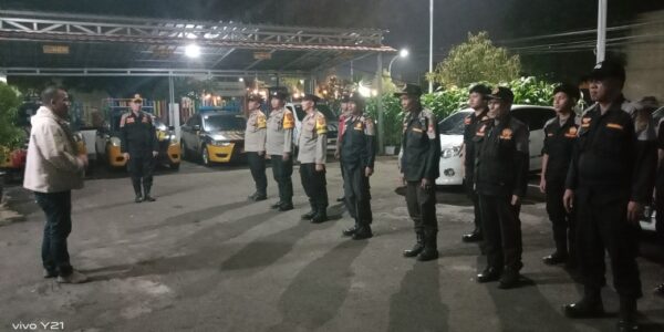 Pokdar Kamtibmas Ikut Apel KRYD Bersama Polsek Cicalengka pada Malam Minggu Menjelang Akhir Pekan