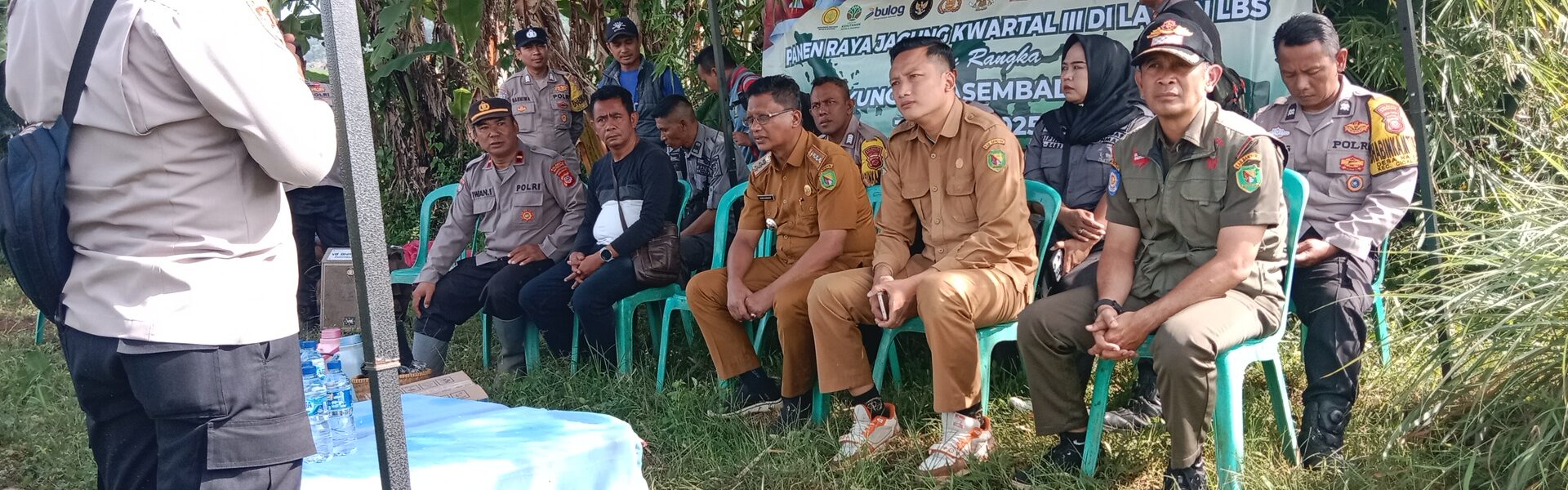 Kapolsek Cicalengka Laksanakan Panen Raya Jagung Kuartal III di Lahan LBS