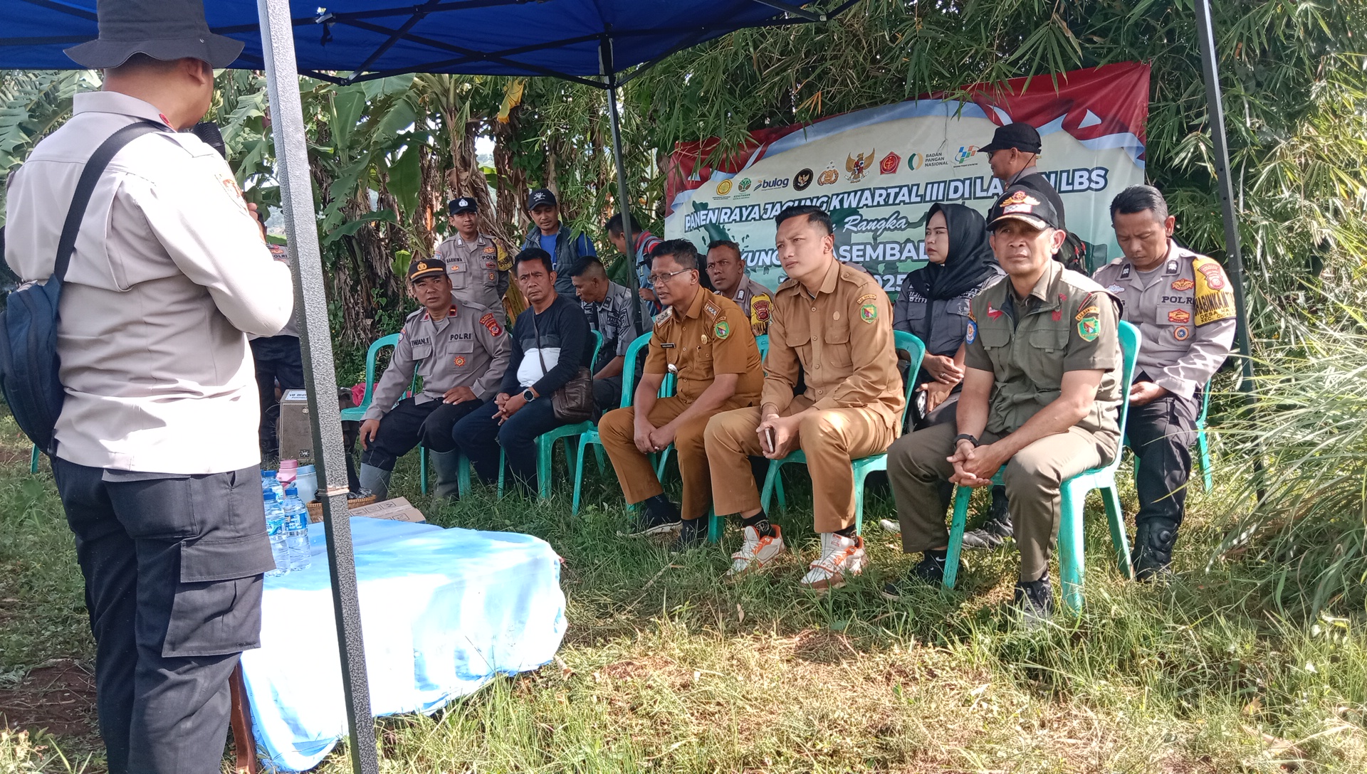 Kapolsek Cicalengka Laksanakan Panen Raya Jagung Kuartal III di Lahan LBS