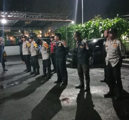 Pokdarkamtibmas Sektor Cicalengka Bersama Polsek Cicalengka Laksanakan KRYD Jelang Nataru 2025/2026